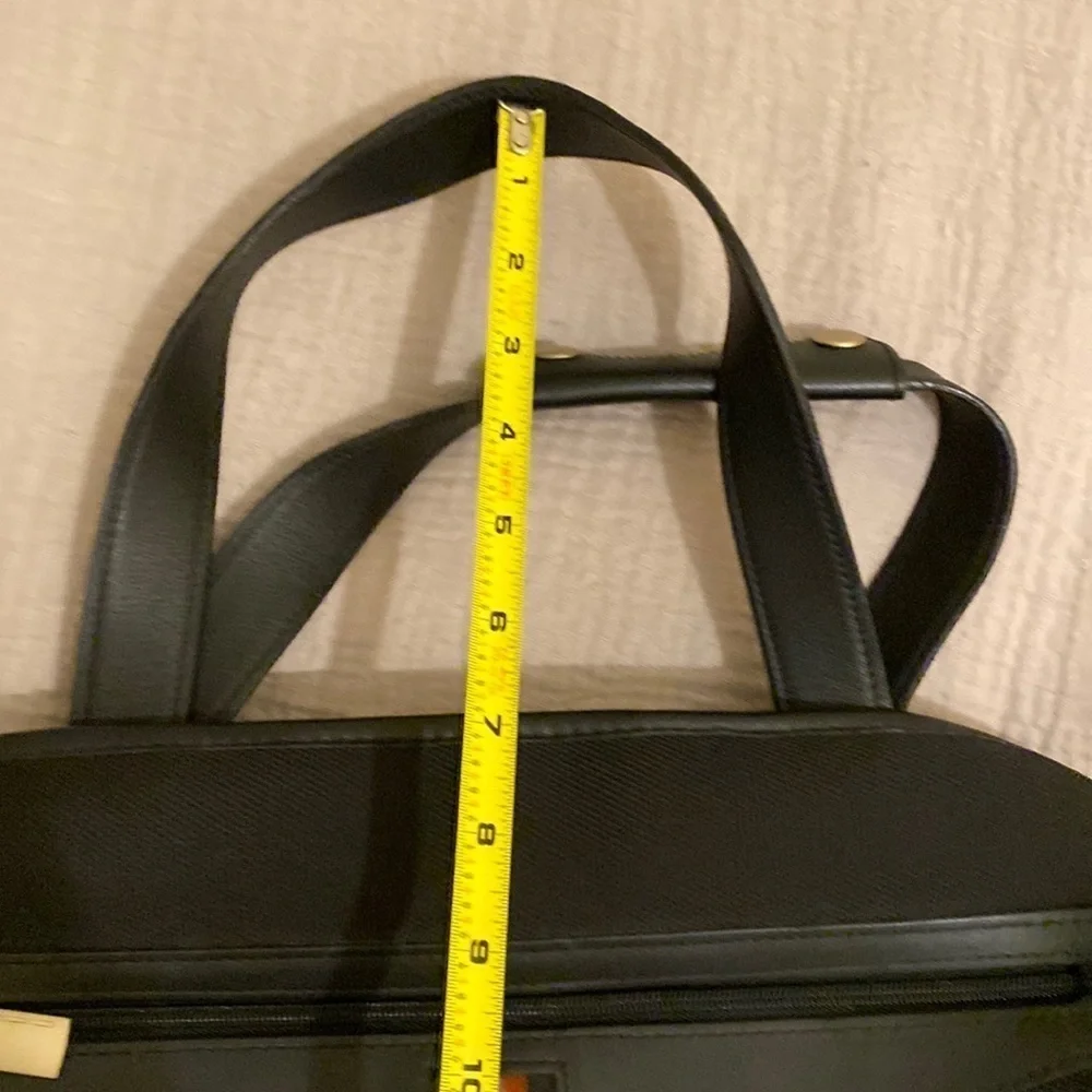 LaARK BLACK WEEKENDER BAG . Very good condition